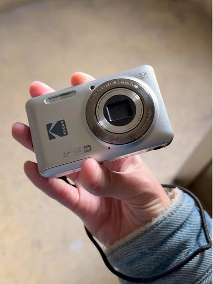 KODAK PIXPRO FZ55-RD 16MP Digital Camera 5X Optical Zoom 28mm Wide Angle 1080P Full HD Video 2.7" LCD Vlogging Camera